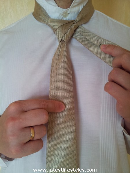 Step 12 Eldredge Tie Knot
