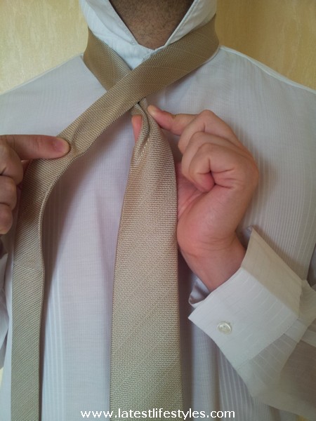 Step 3 Eldredge Tie Knot