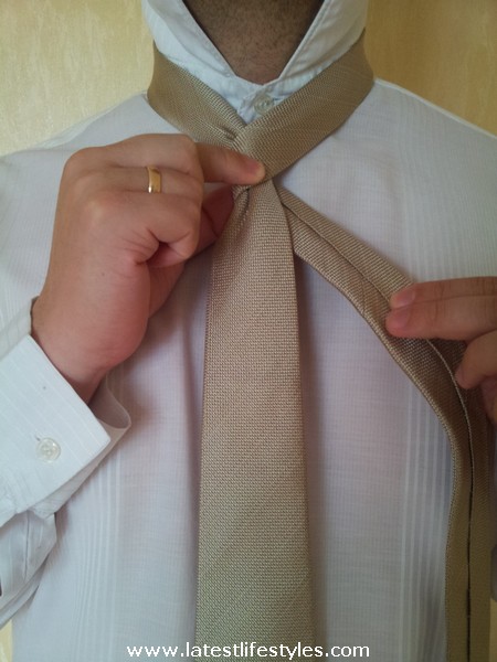 Step 4 Eldredge Tie Knot