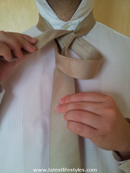 Step 6 Eldredge Tie Knot